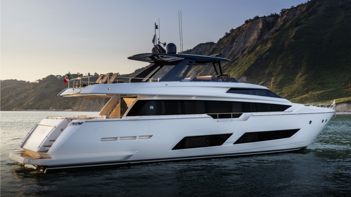 Ferreti Yachts 850